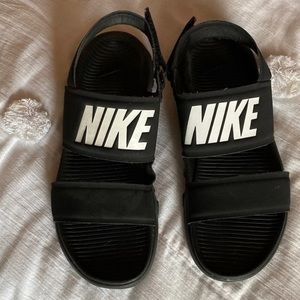Nike tanjun sandals
